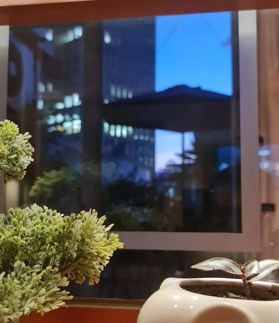 The Bloom Veranda - Elegant City Center Retreat Tirana